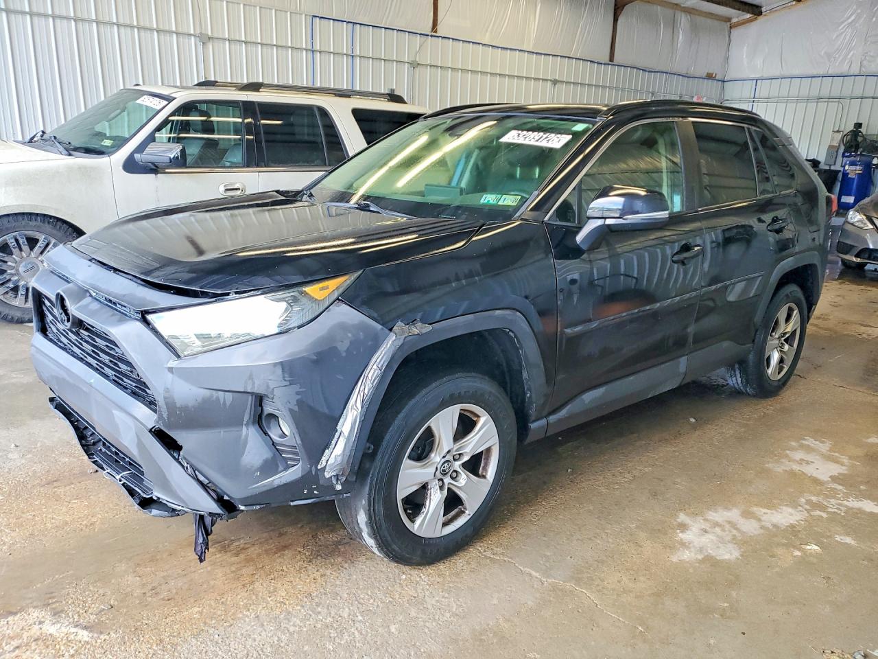 2019 TOYOTA RAV4 XLE / XLE Premium 4WD