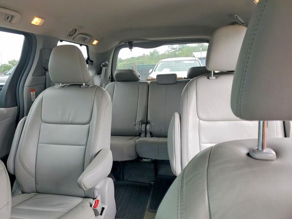 2017 TOYOTA SIENNA