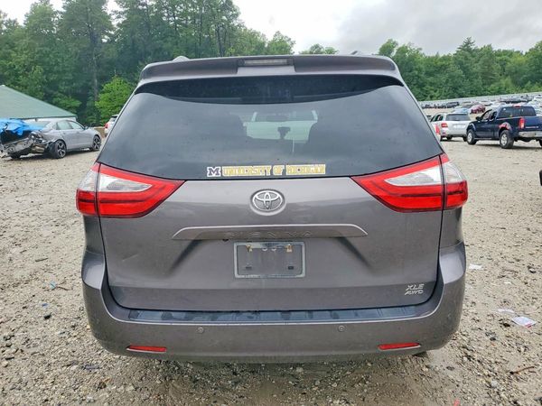 2017 TOYOTA SIENNA