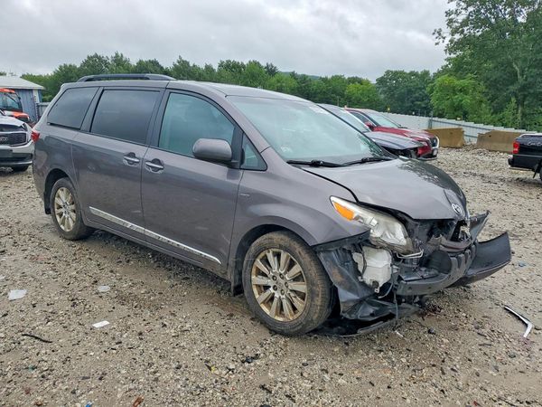 2017 TOYOTA SIENNA