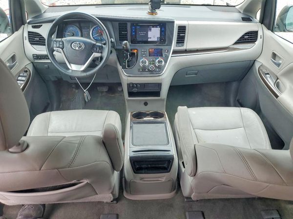 2017 TOYOTA SIENNA