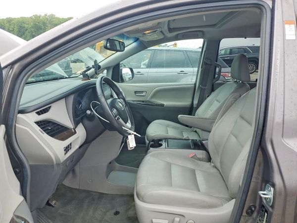 2017 TOYOTA SIENNA