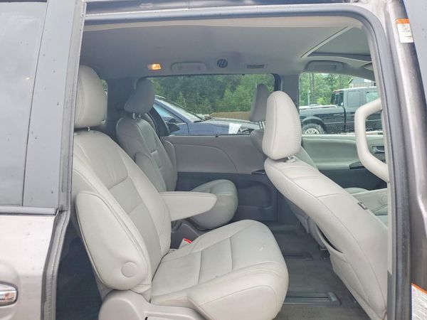 2017 TOYOTA SIENNA