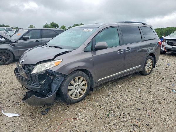 2017 TOYOTA SIENNA