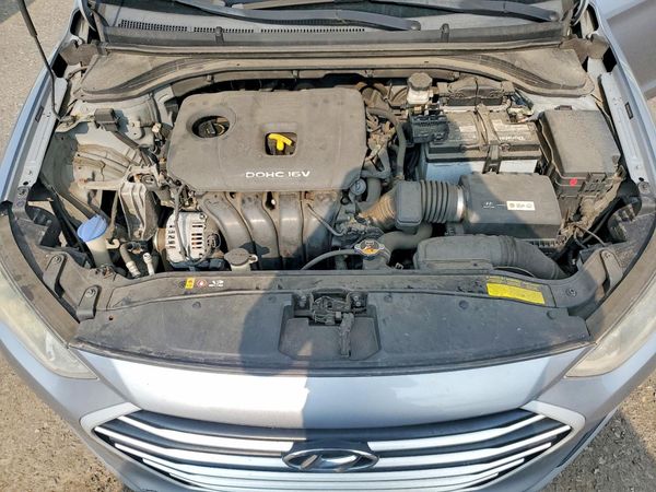 2017 HYUNDAI ELANTRA — Engine bay
