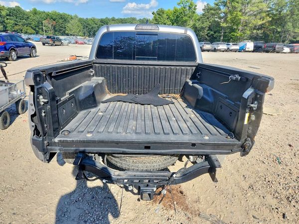 2018 TOYOTA TACOMA