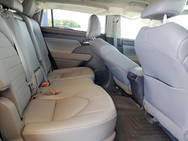 2022 TOYOTA HIGHLANDER
