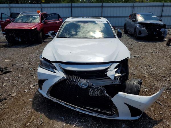 2019 LEXUS ES