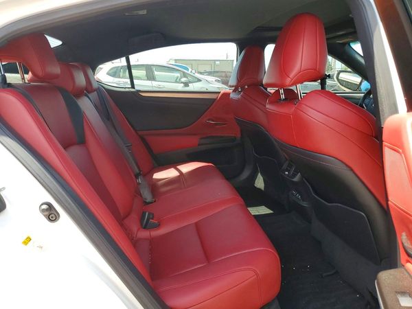 2019 LEXUS ES