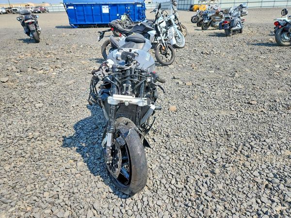 2025 SUZUKI GSXR600