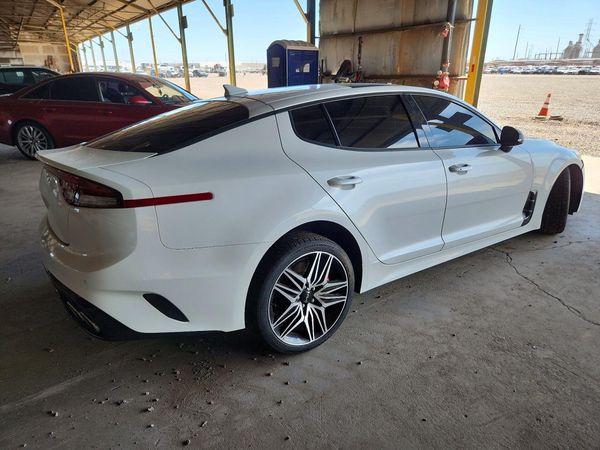 2022 KIA STINGER