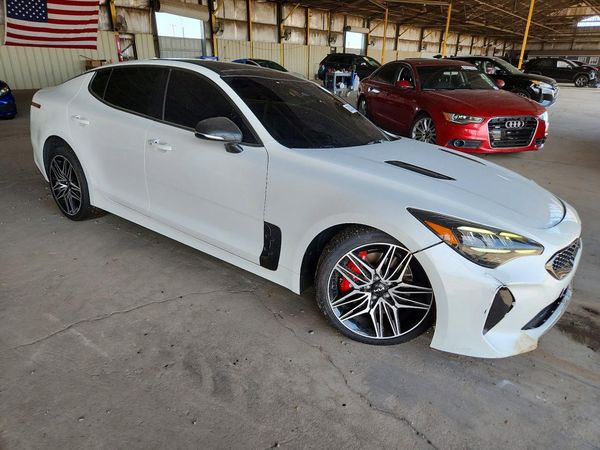 2022 KIA STINGER