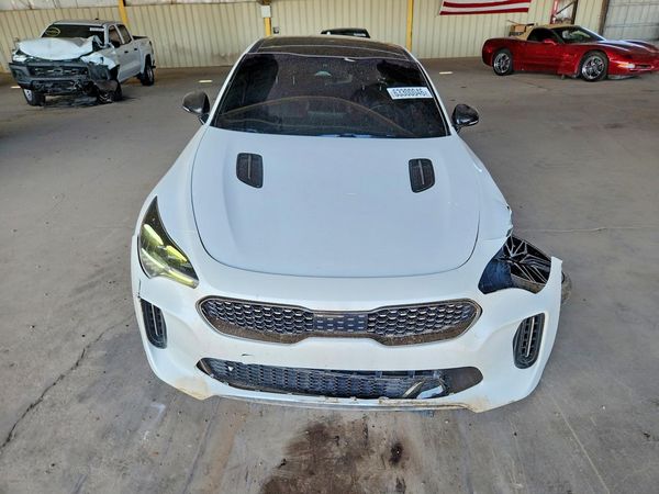 2022 KIA STINGER
