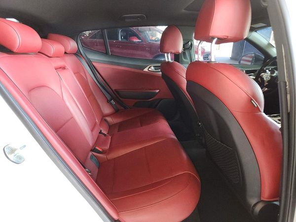 2022 KIA STINGER
