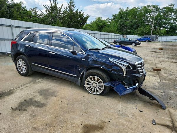 2017 CADILLAC XT5 Base