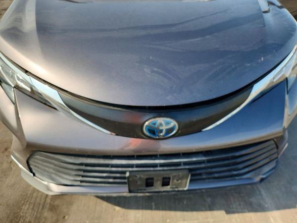 2021 TOYOTA SIENNA XLE