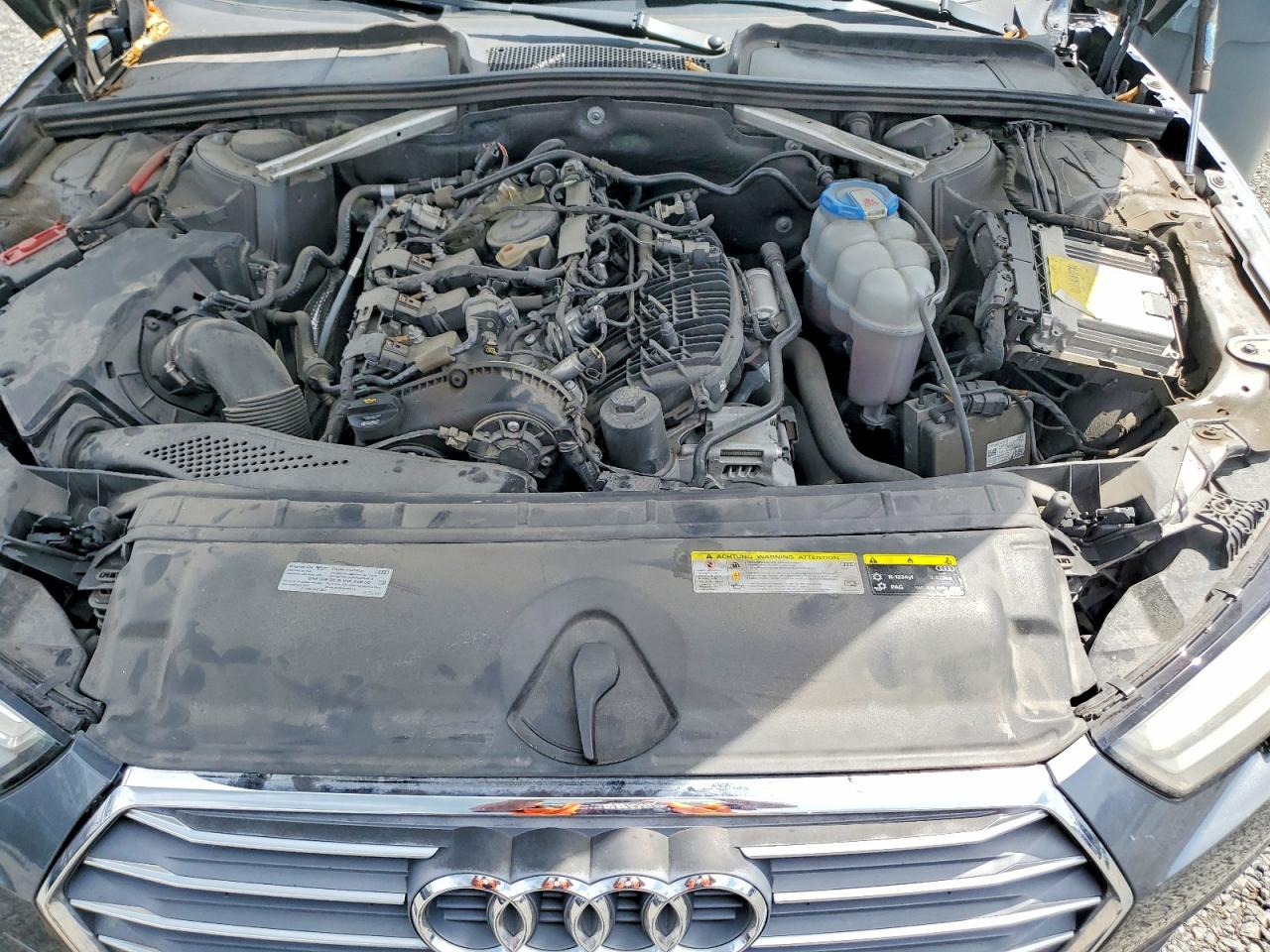 2019 AUDI A4 Premium, Titanium