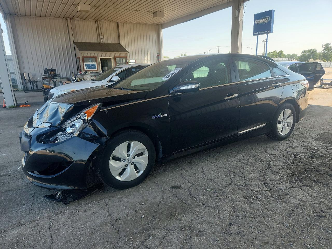 2013 HYUNDAI SONATA Hybrid / Hybrid Limited — Front 3/4