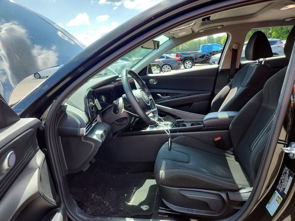 2024 HYUNDAI ELANTRA SEL w/ Convenience Pkg