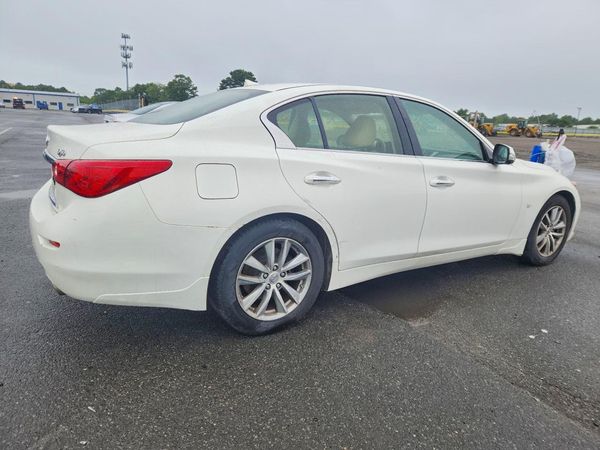 2015 INFINITI Q50