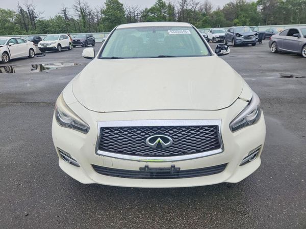 2015 INFINITI Q50