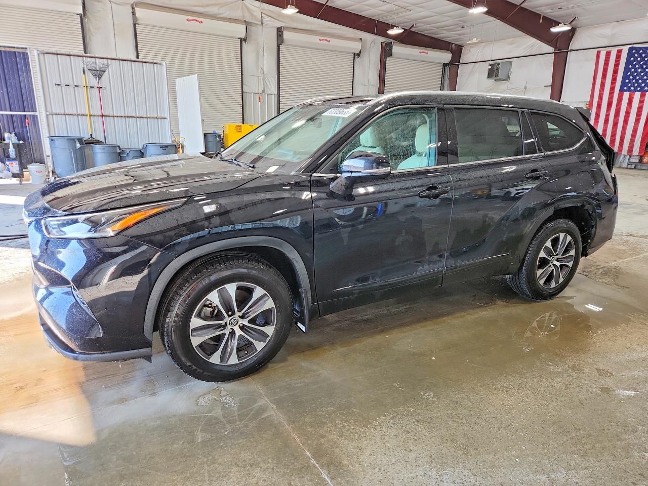 2021 TOYOTA HIGHLANDER XLE Nav