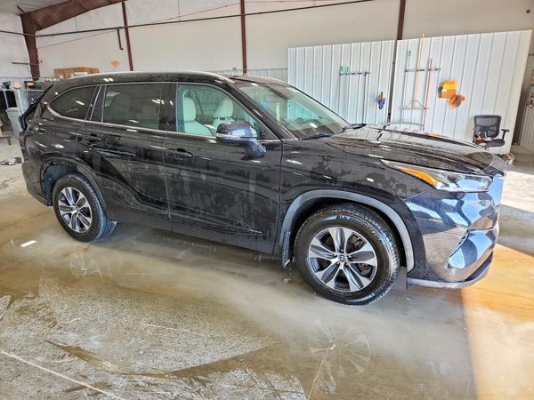 2021 TOYOTA HIGHLANDER XLE Nav