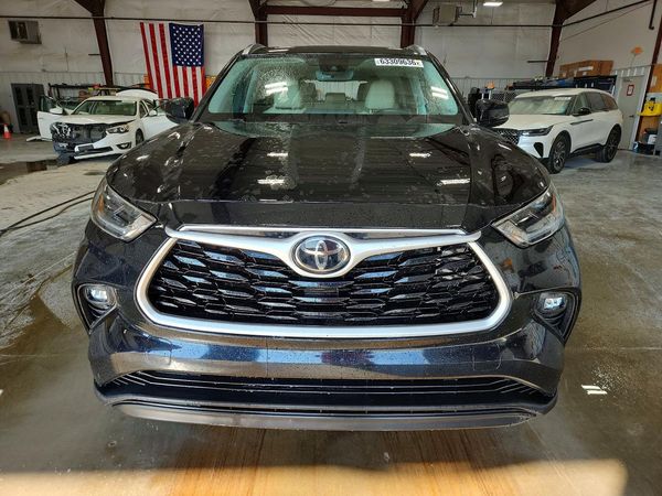 2021 TOYOTA HIGHLANDER XLE Nav