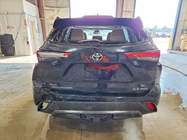 2021 TOYOTA HIGHLANDER XLE Nav