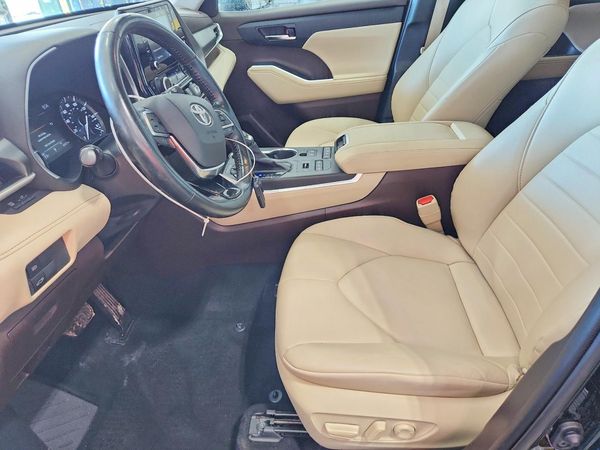 2021 TOYOTA HIGHLANDER XLE Nav