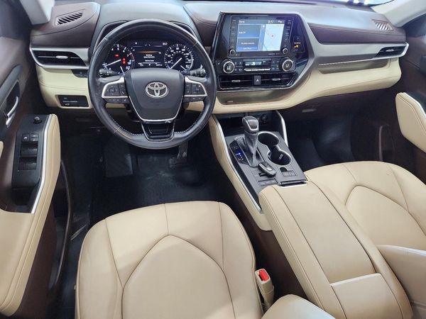 2021 TOYOTA HIGHLANDER XLE Nav