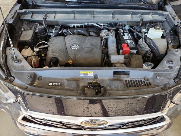 2021 TOYOTA HIGHLANDER XLE Nav