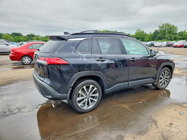 2024 TOYOTA COROLLA CROSS XLE
