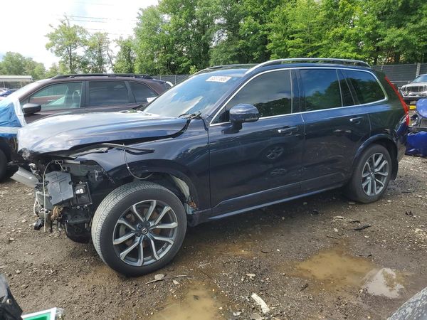 2019 VOLVO XC90 Momentum — Front 3/4