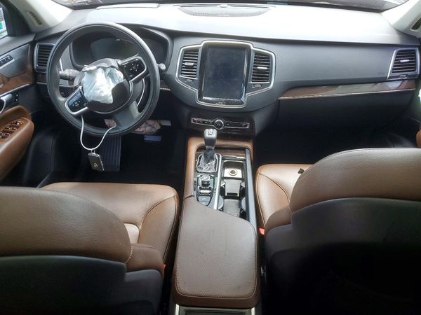 2019 VOLVO XC90 Momentum — CKPT