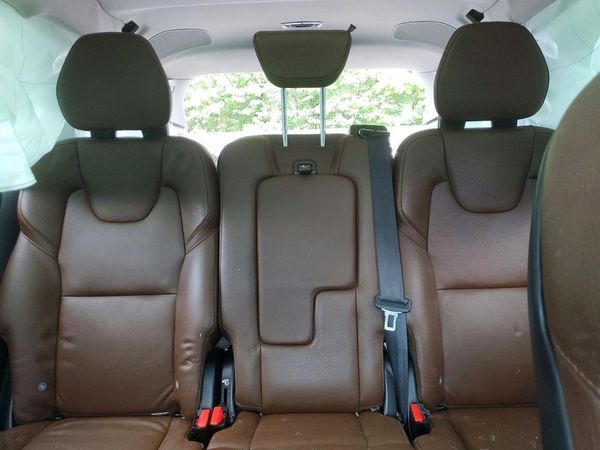2019 VOLVO XC90 Momentum — SUVN