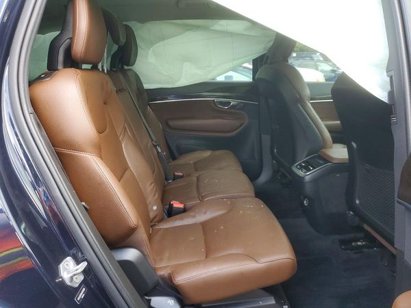 2019 VOLVO XC90 Momentum — PSRS