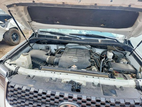 2019 TOYOTA TUNDRA — Engine bay