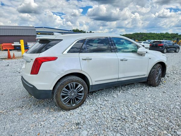 2017 CADILLAC XT5