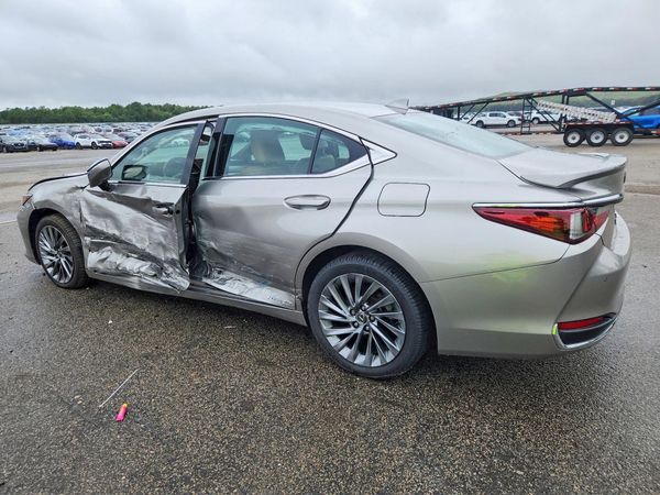2019 LEXUS ES