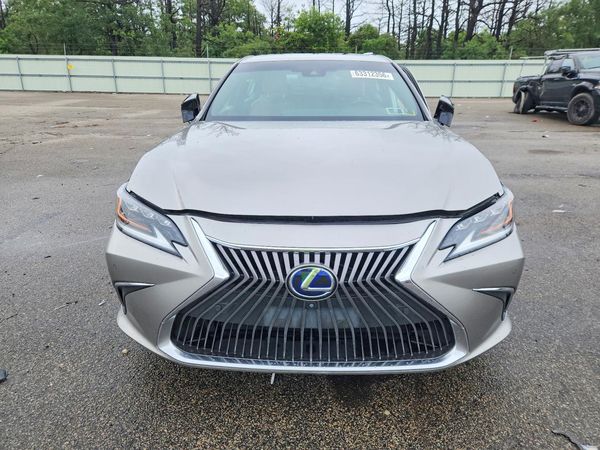 2019 LEXUS ES