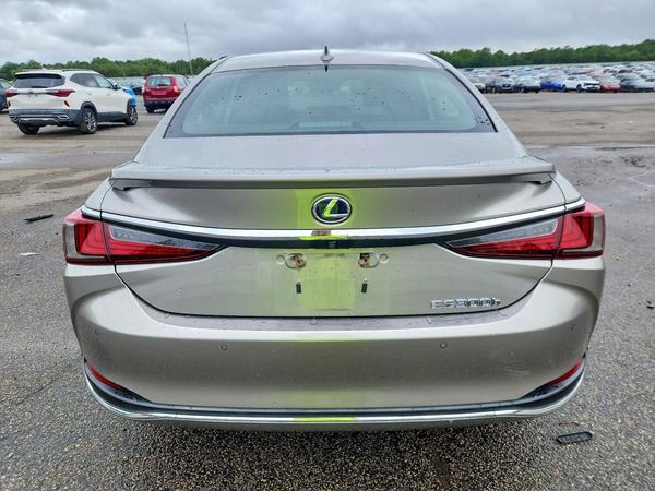 2019 LEXUS ES