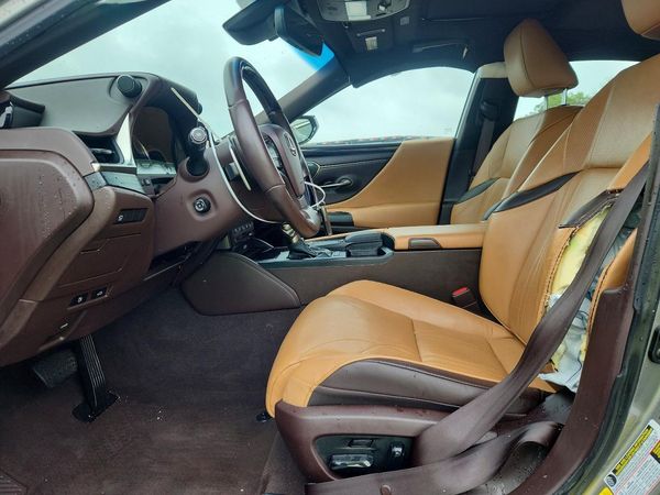 2019 LEXUS ES