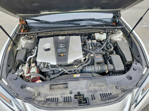 2019 LEXUS ES