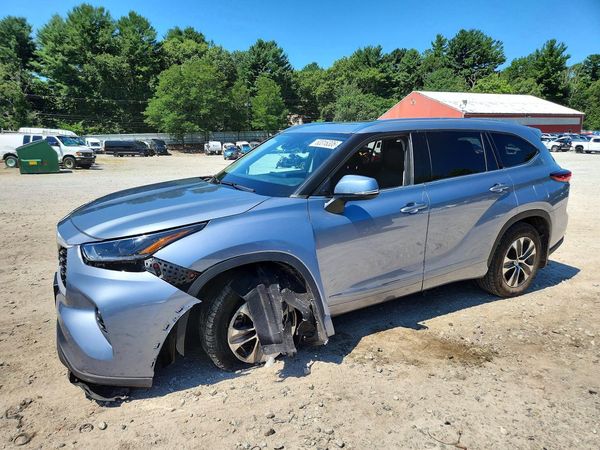 2021 TOYOTA HIGHLANDER XLE Nav
