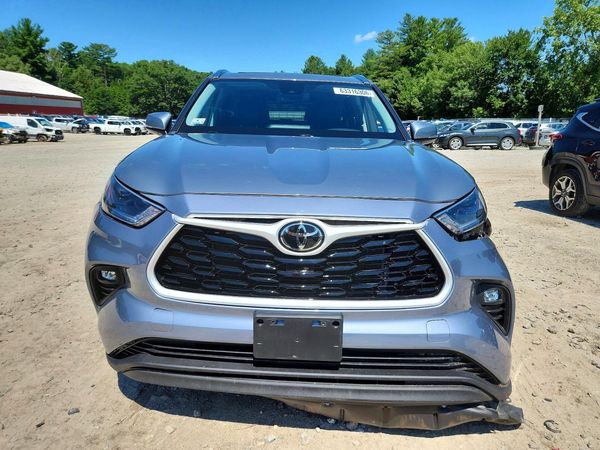 2021 TOYOTA HIGHLANDER XLE Nav