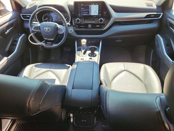 2021 TOYOTA HIGHLANDER XLE Nav