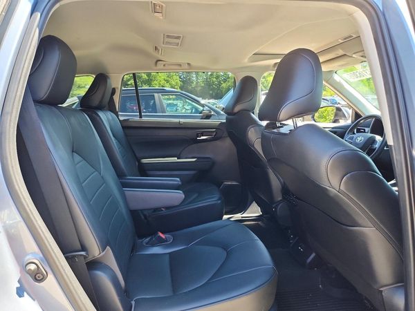 2021 TOYOTA HIGHLANDER XLE Nav