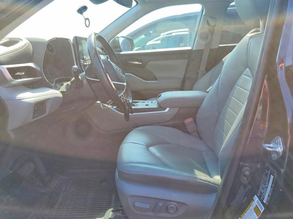 2020 TOYOTA HIGHLANDER XLE Nav