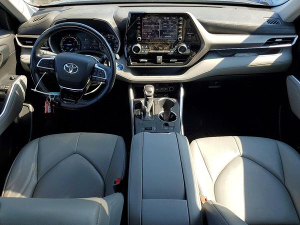 2020 TOYOTA HIGHLANDER XLE Nav